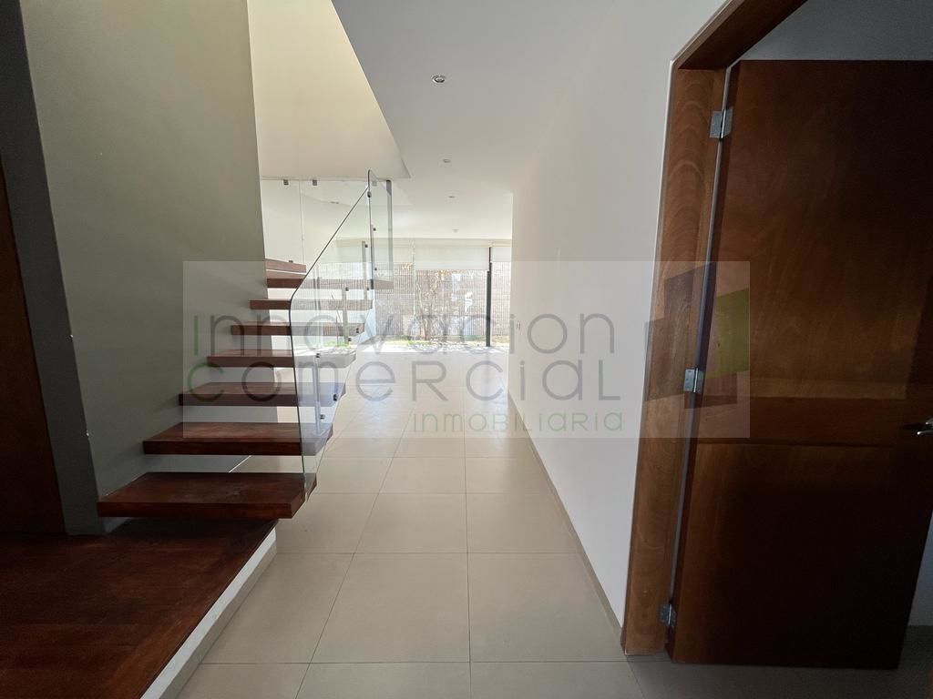 7 de 25: Acceso principal