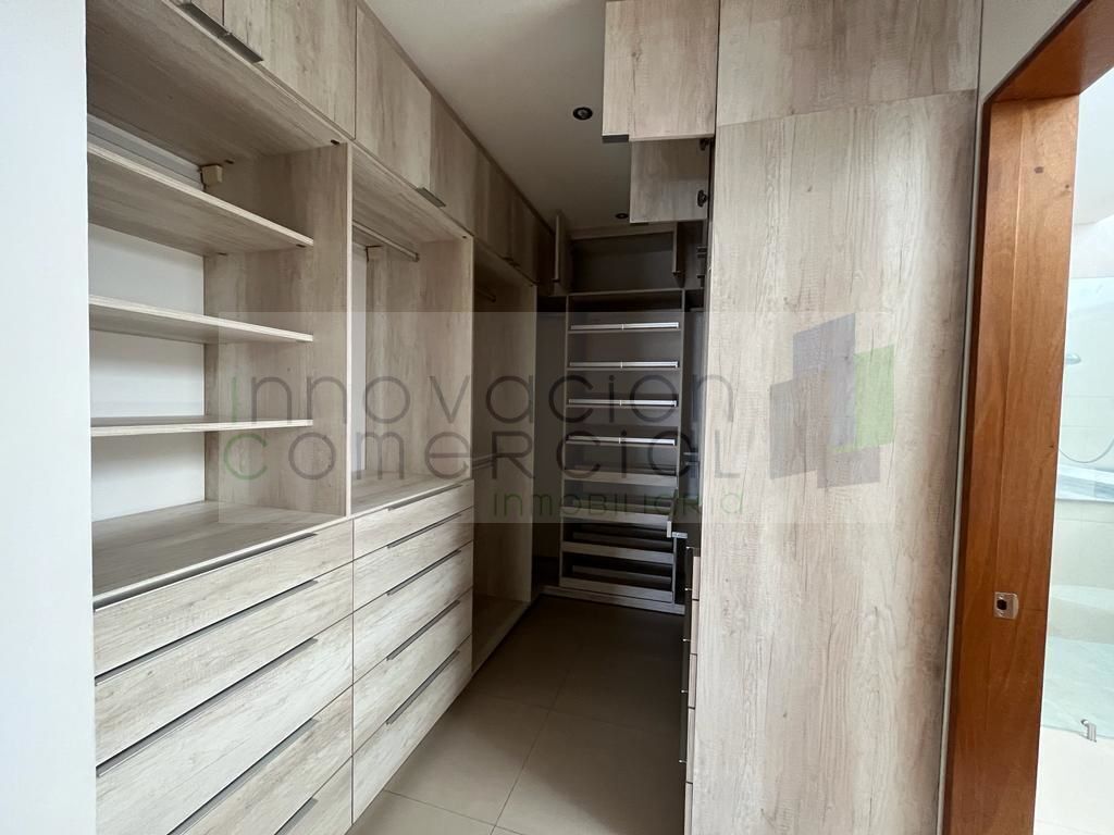 14 de 25: Vestidor California Closets