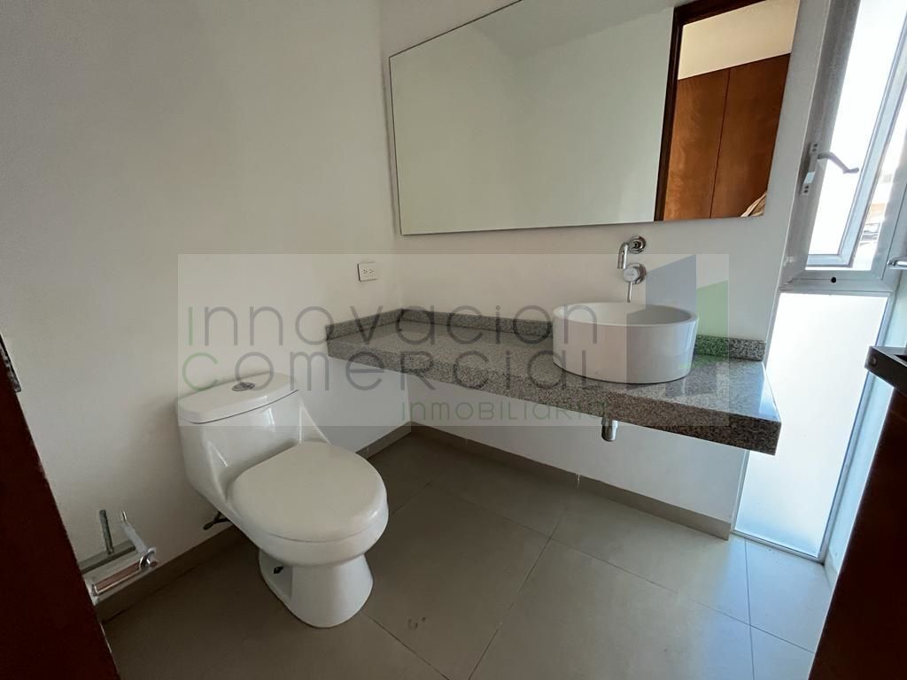 6 de 25: Baño de visitas