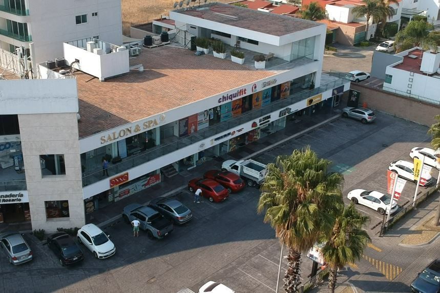 17 de 17: Fachada Plaza Arco Lomas I