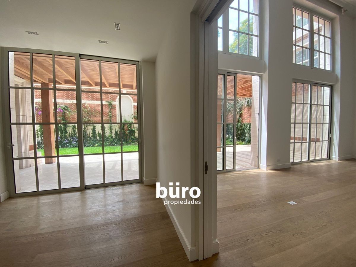 17 de 38: Comedor y sala independientes de muy buen tamaño