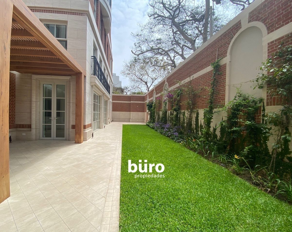 24 de 38: Excelente Jardín con terraza