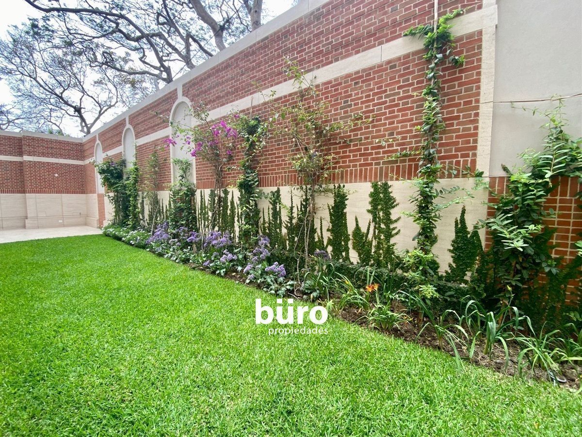 23 de 38: Excelente Jardín