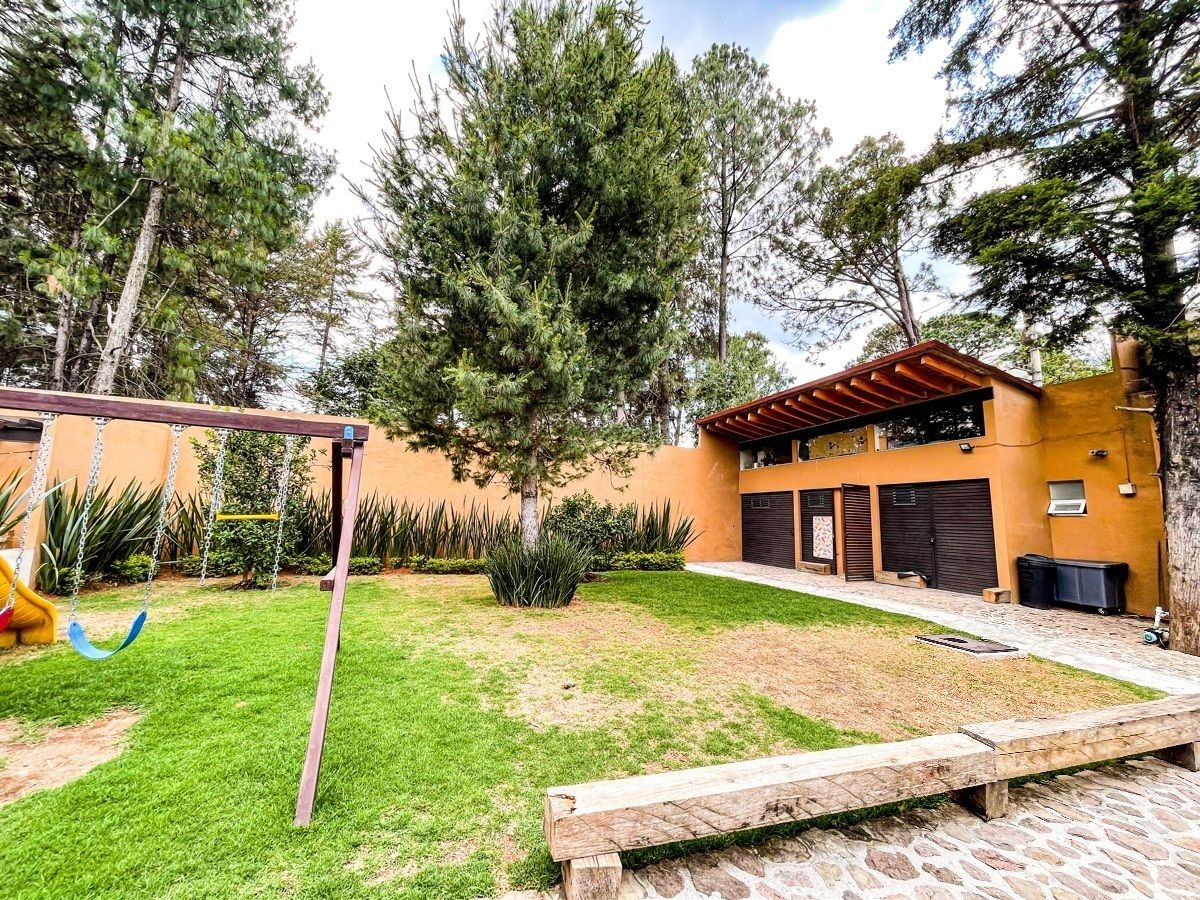 House in Gated Community in Avándaro, Valle de Bravo, photo 3 of 9