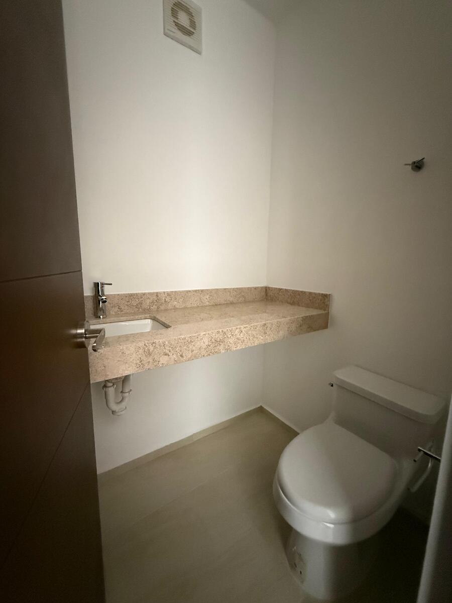 4 de 11: Medio baño