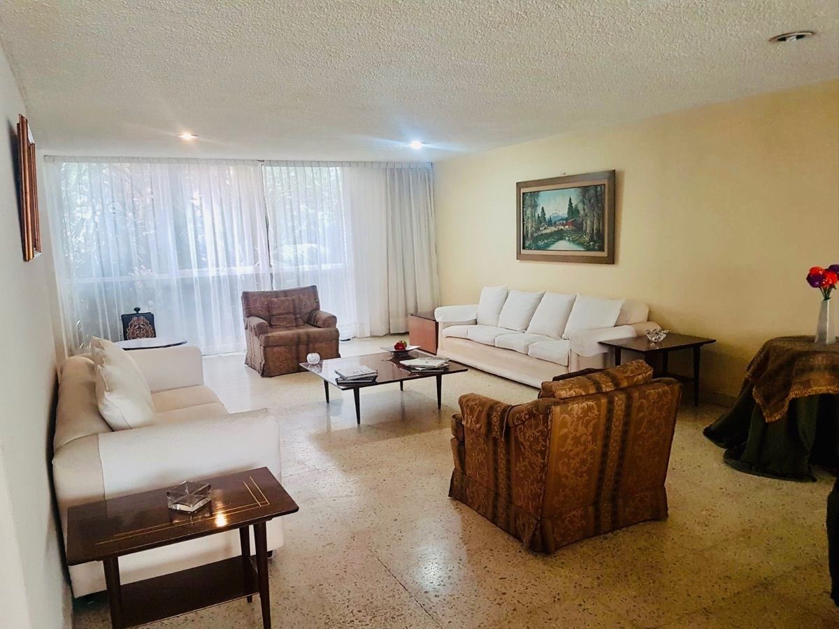 4 de 27: Amplia estancia para sala y comedor
