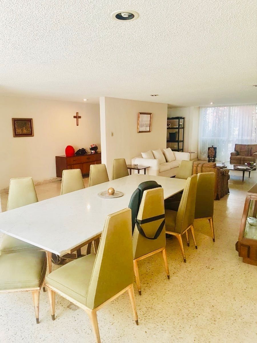 2 de 27: Amplia estancia para sala y comedor
