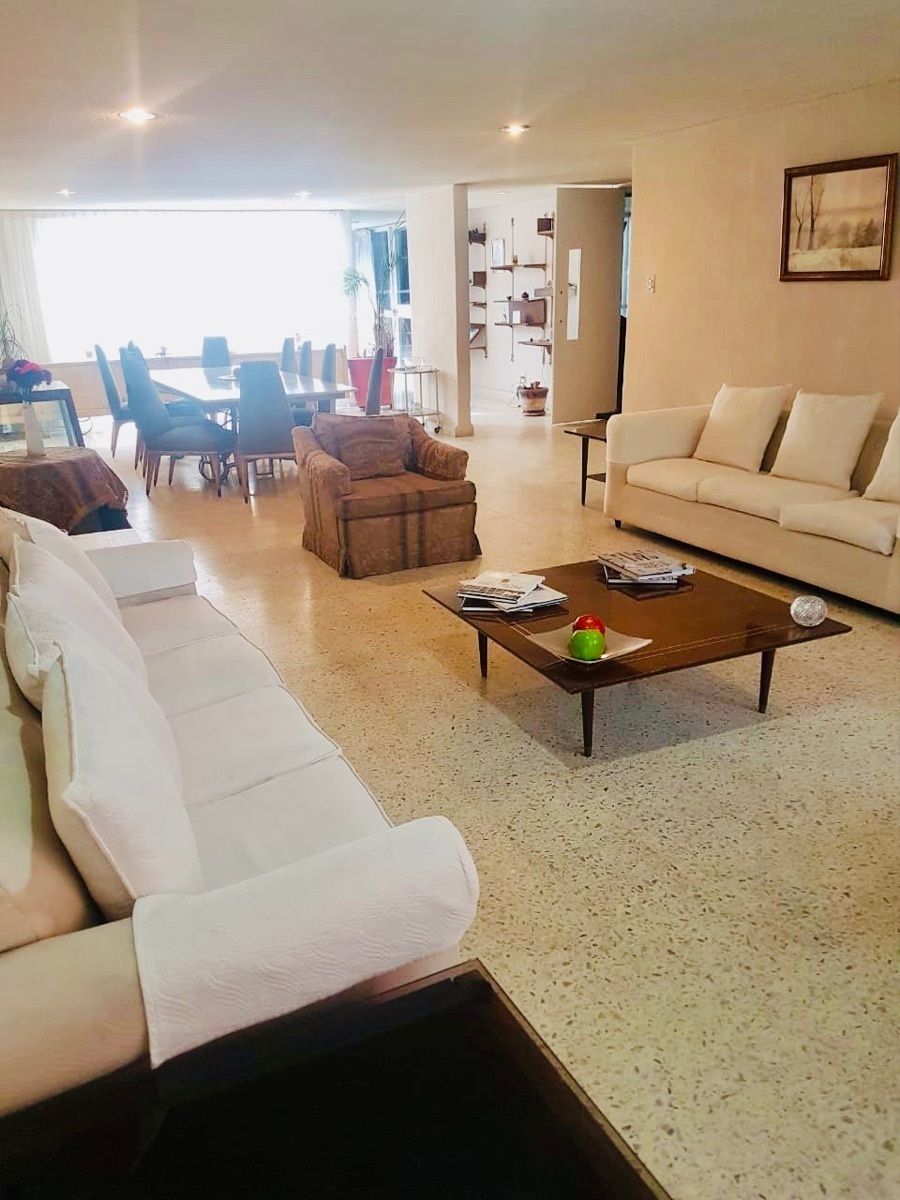 3 de 27: Amplia estancia para sala y comedor
