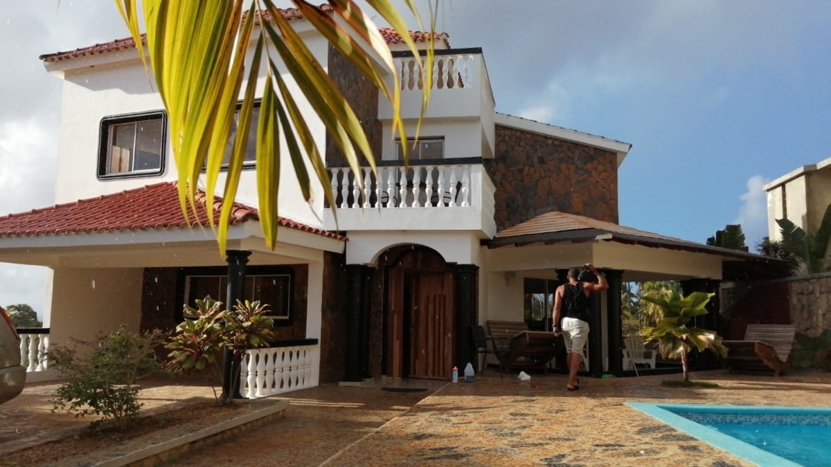 4 de 25