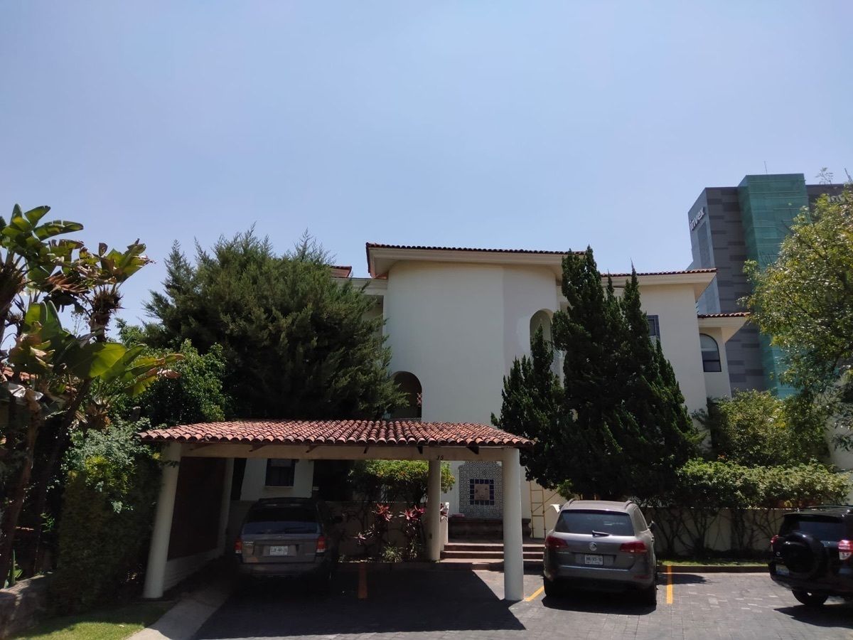 2 of 26: Fachada