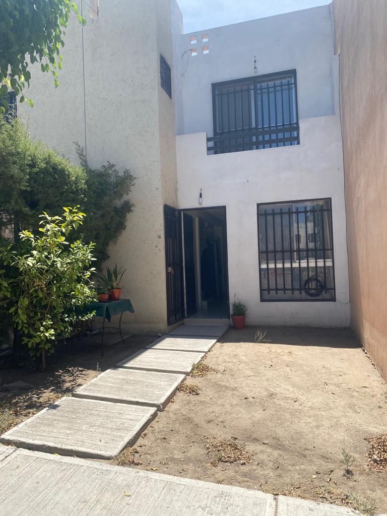 CASA EN VENTA EN FRACC. JARDINES DE LA PRESA, LEÓN GTO., 3 REC., 3 BAÑOS .