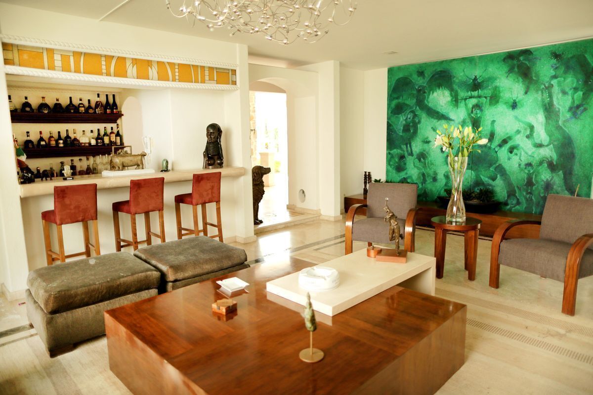 17 de 32: SALA Y BAR
