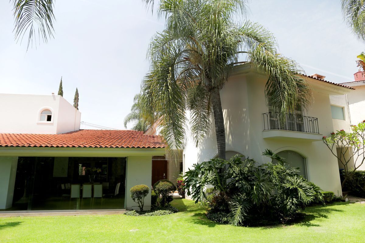 1 de 32: TERRAZA Y JARDIN