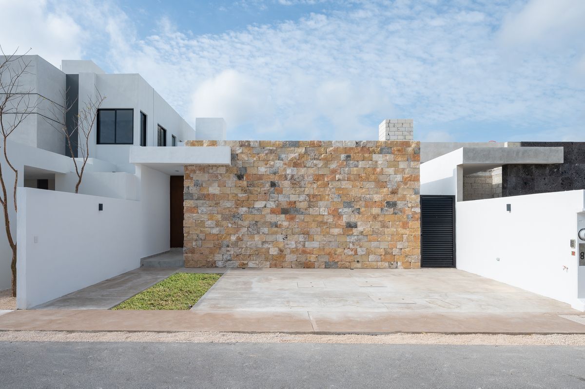 3 de 34: Fachada frontal