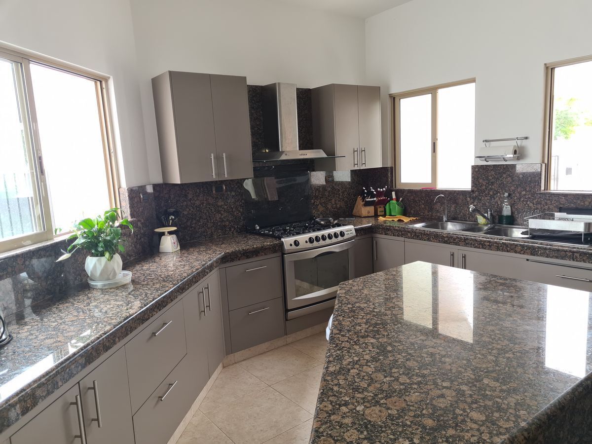 5 de 18: Cocina con isla
