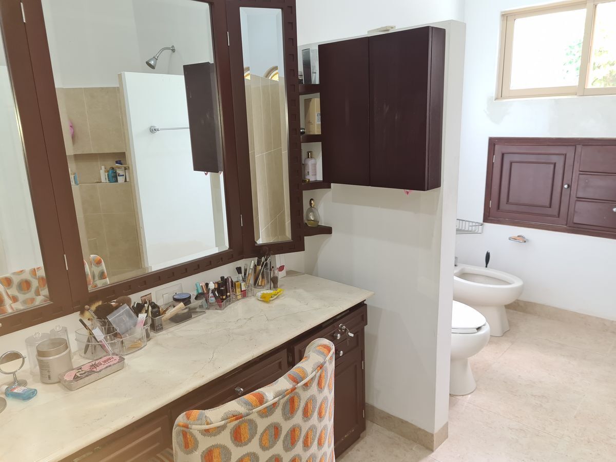 12 de 18: Closet y baño principal