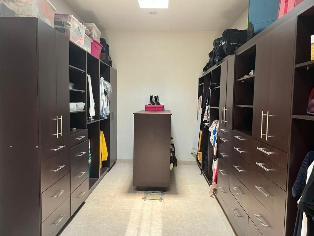 14 de 18: Closet vestidor recamara principal
