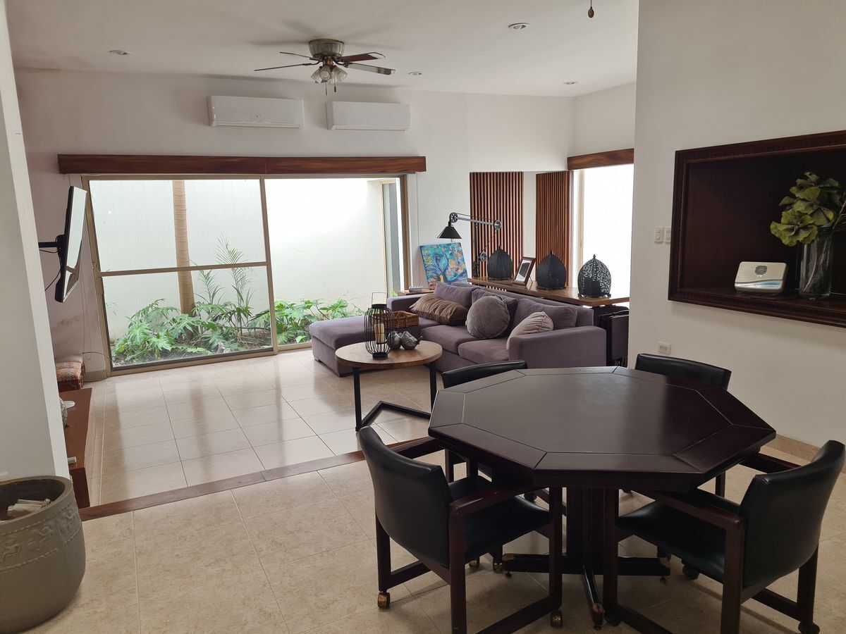 7 de 18: Antecomedor y Family-room