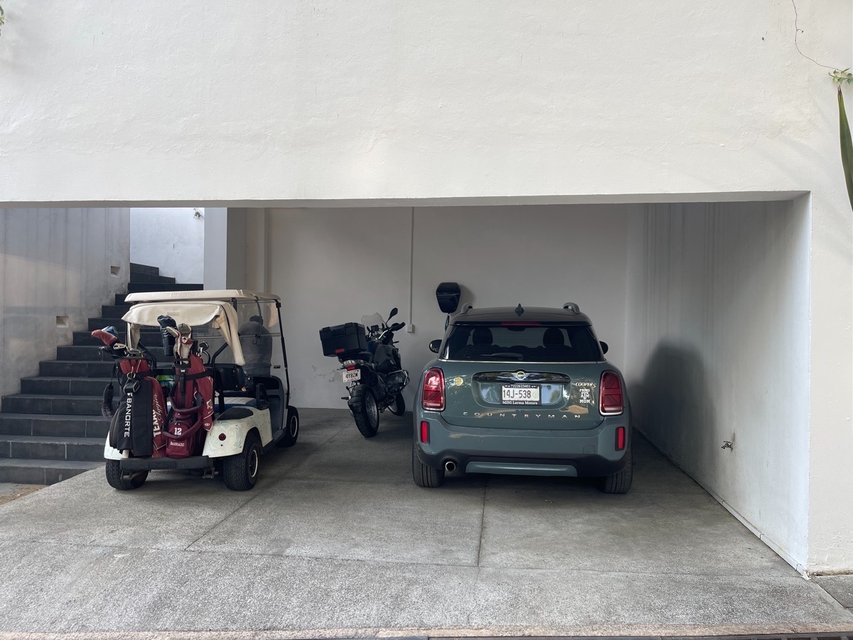 22 de 23: Uno de los Garages para 2 autos.
Hay otro para 3 techados