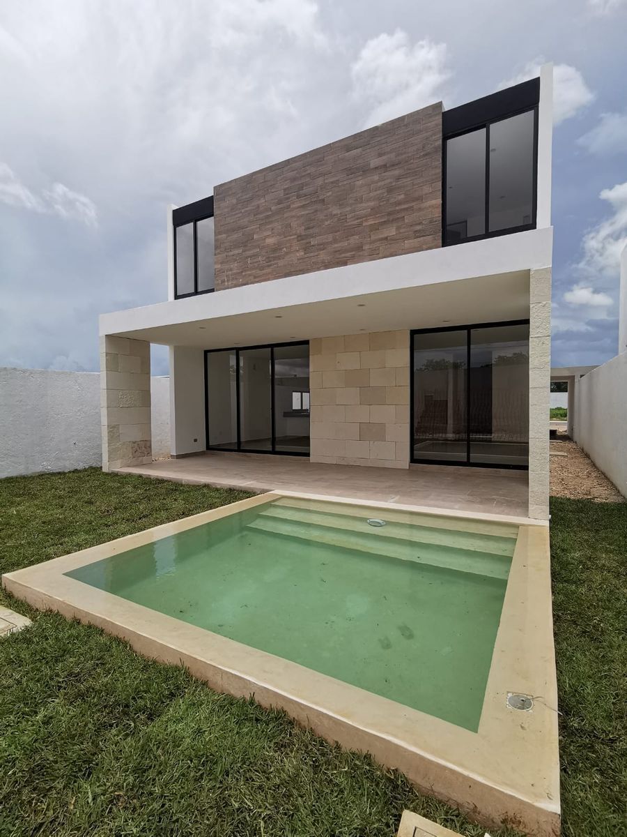 4 de 10: Amplia piscina casa en venta en Cholul, Mérida