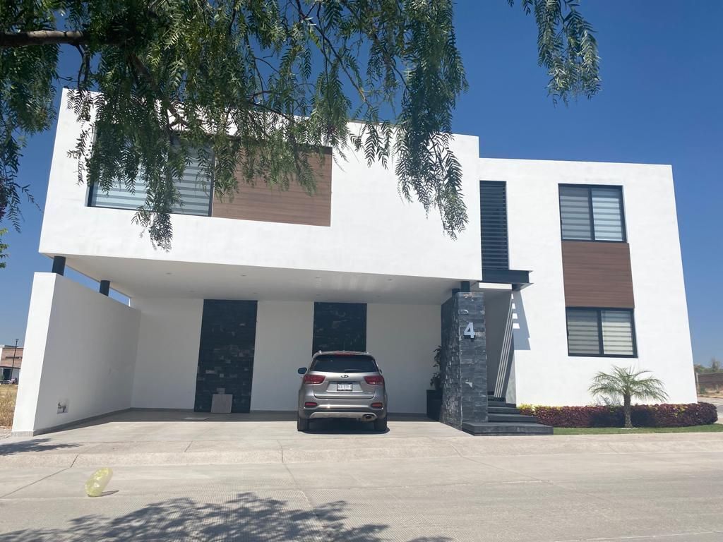 CASA EN VENTA EN PASEOS LORETTA, AL NORPONIENTE DE AGUASCALI