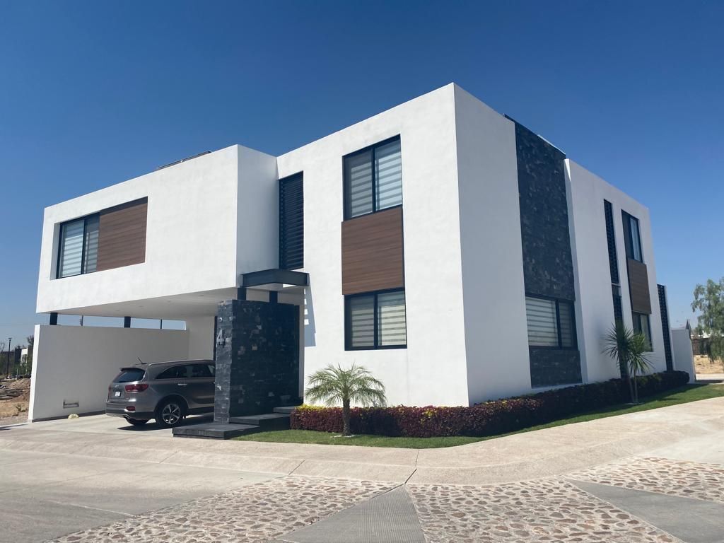 CASA EN VENTA EN PASEOS LORETTA, AL NORPONIENTE DE AGUASCALI