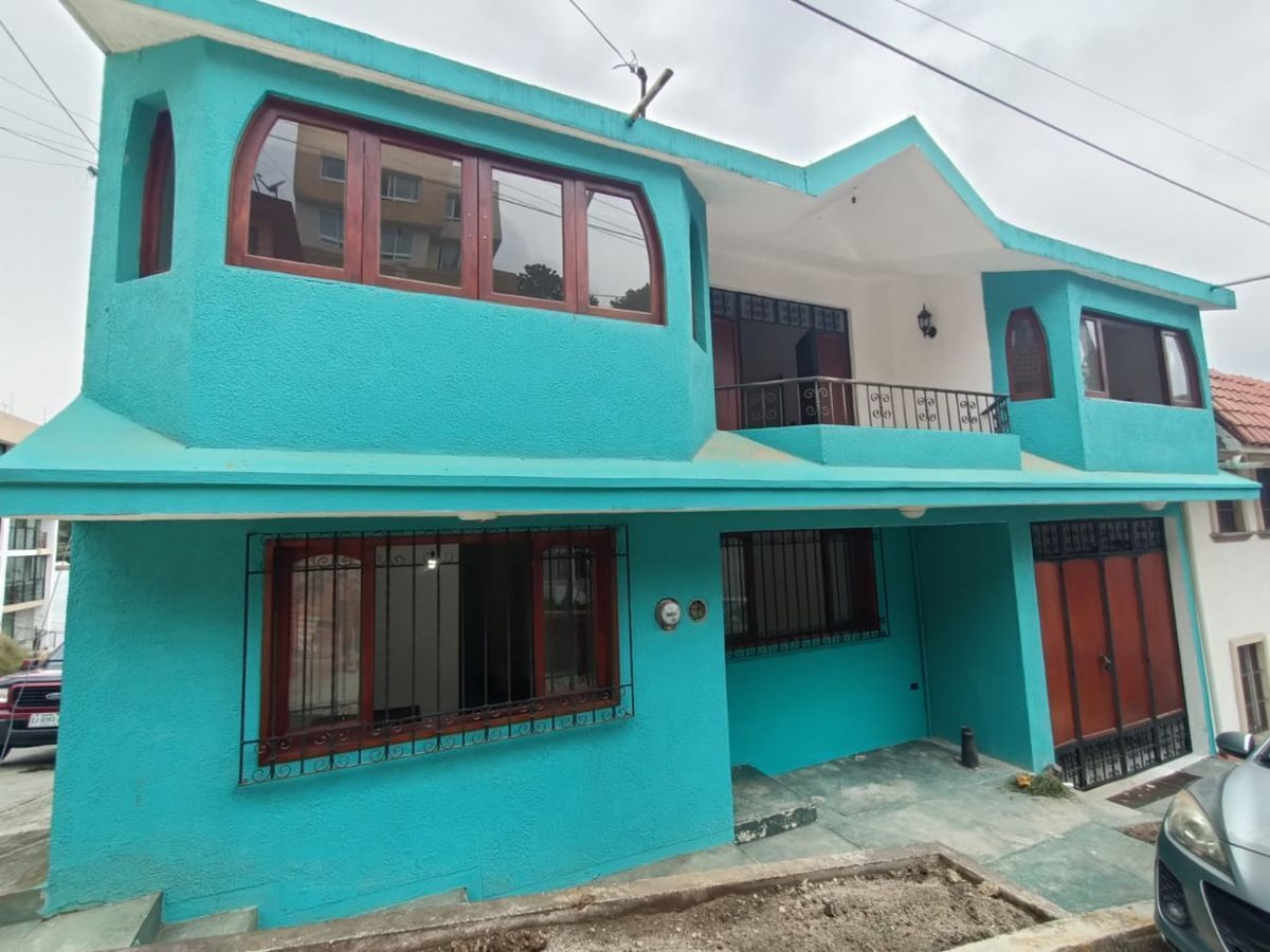 CASA EN VENTA ZONA CENTRO, CERCA DE AV. MURILLO VIDAL 4 RECAMARAS