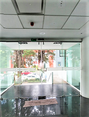 4 of 28: Puerta de acceso