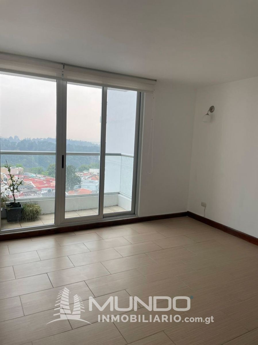 5 de 9: Vista al balcón del comedor