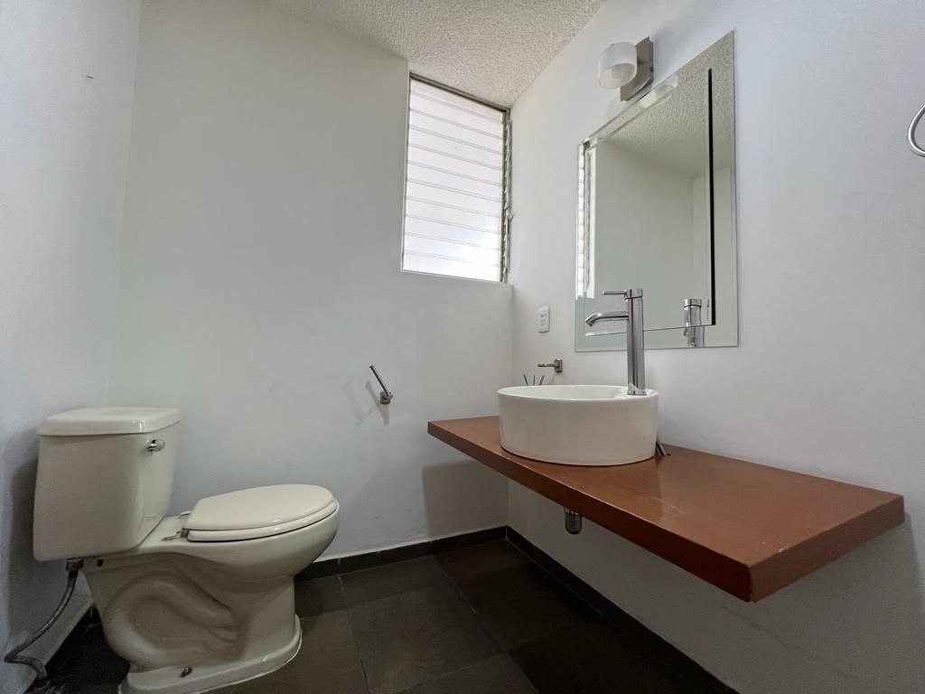 5 de 18: Amplio y bien ventilado baño