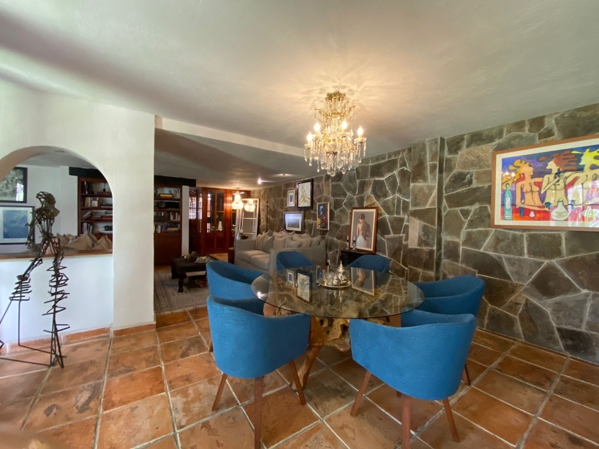 5 of 32: Ante comedor