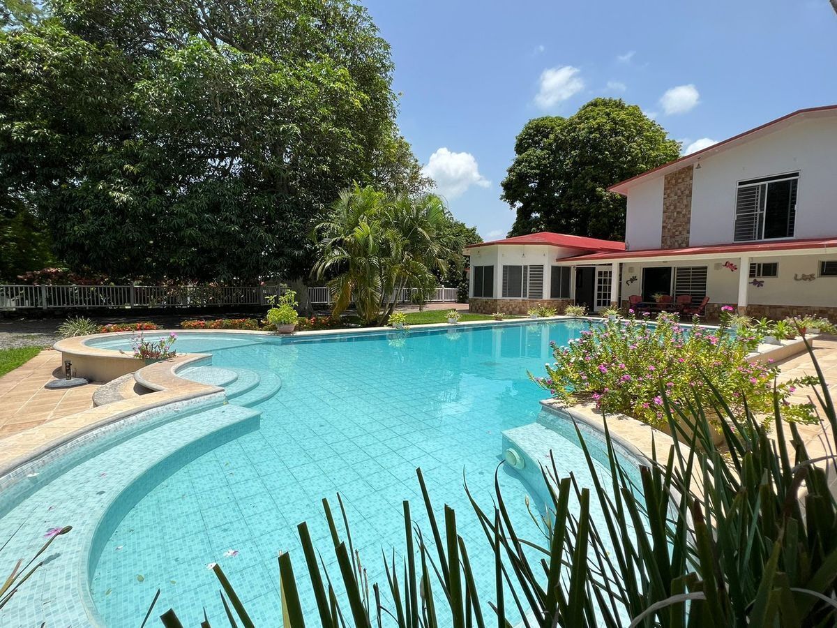 Residencia vacacional de 2,770 m2 en VENTA en La Joya. MEDELLÍN, VERACRUZ.