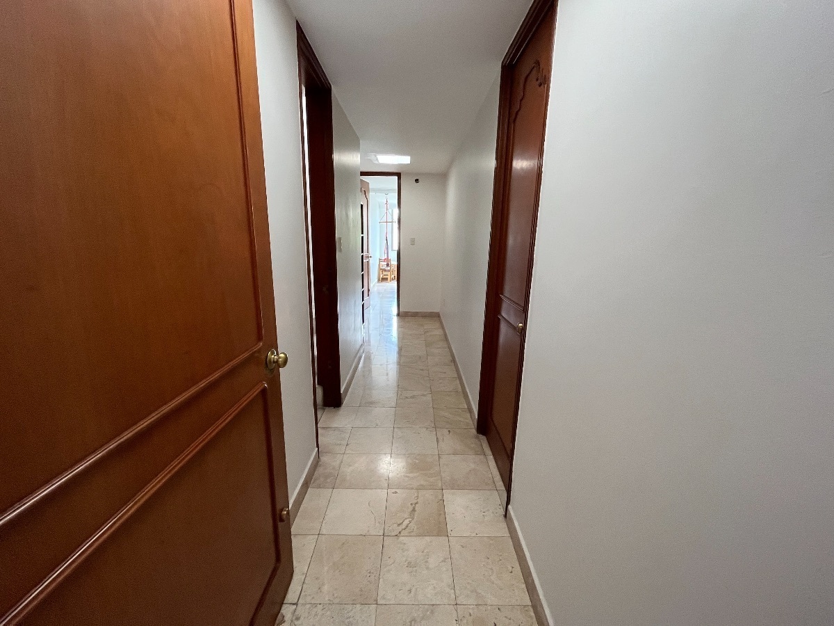 16 de 40: Pasillo al área de habitaciones