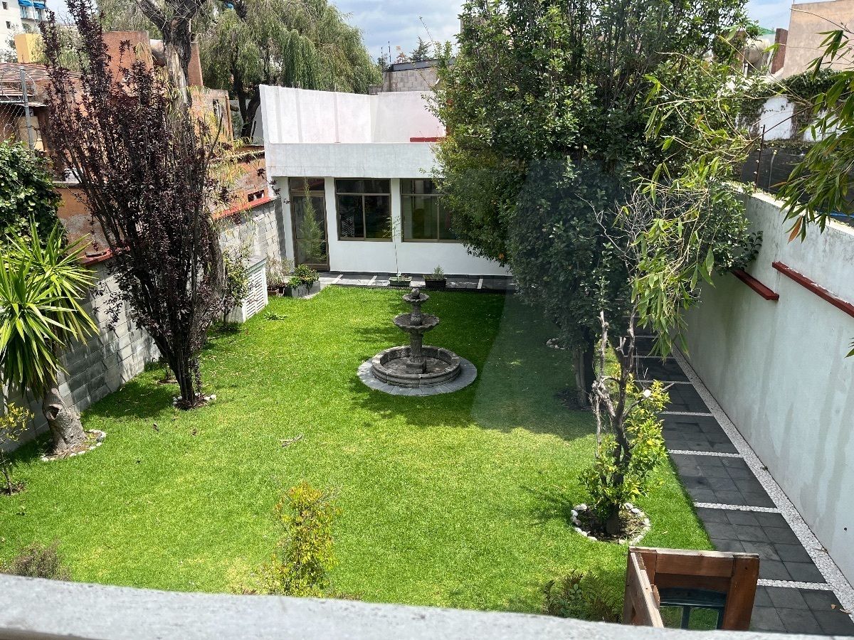1 de 40: Jardín y atras Salón de 110 mts