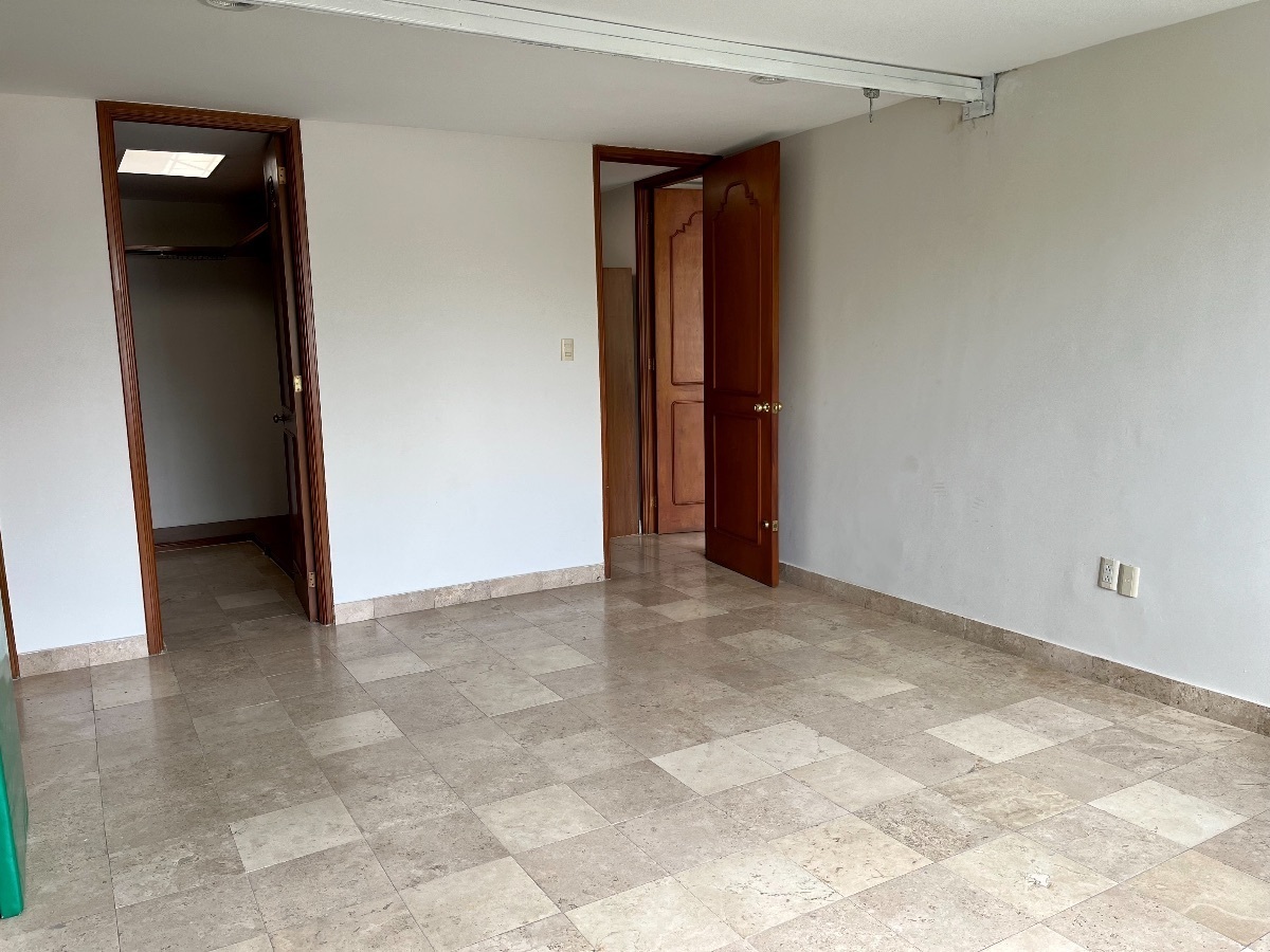 18 de 40: Recámara 1 con doble walk in closet