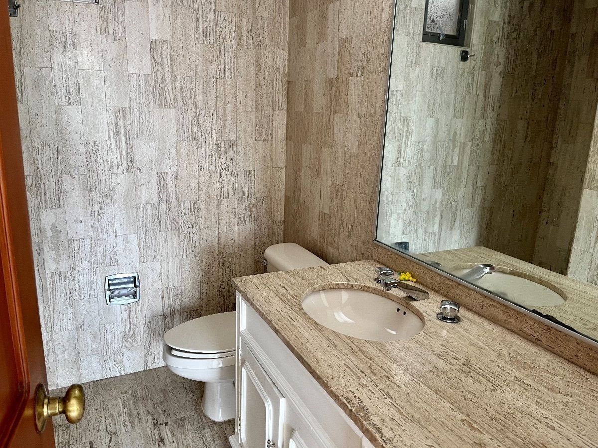 23 de 40: Baño 2