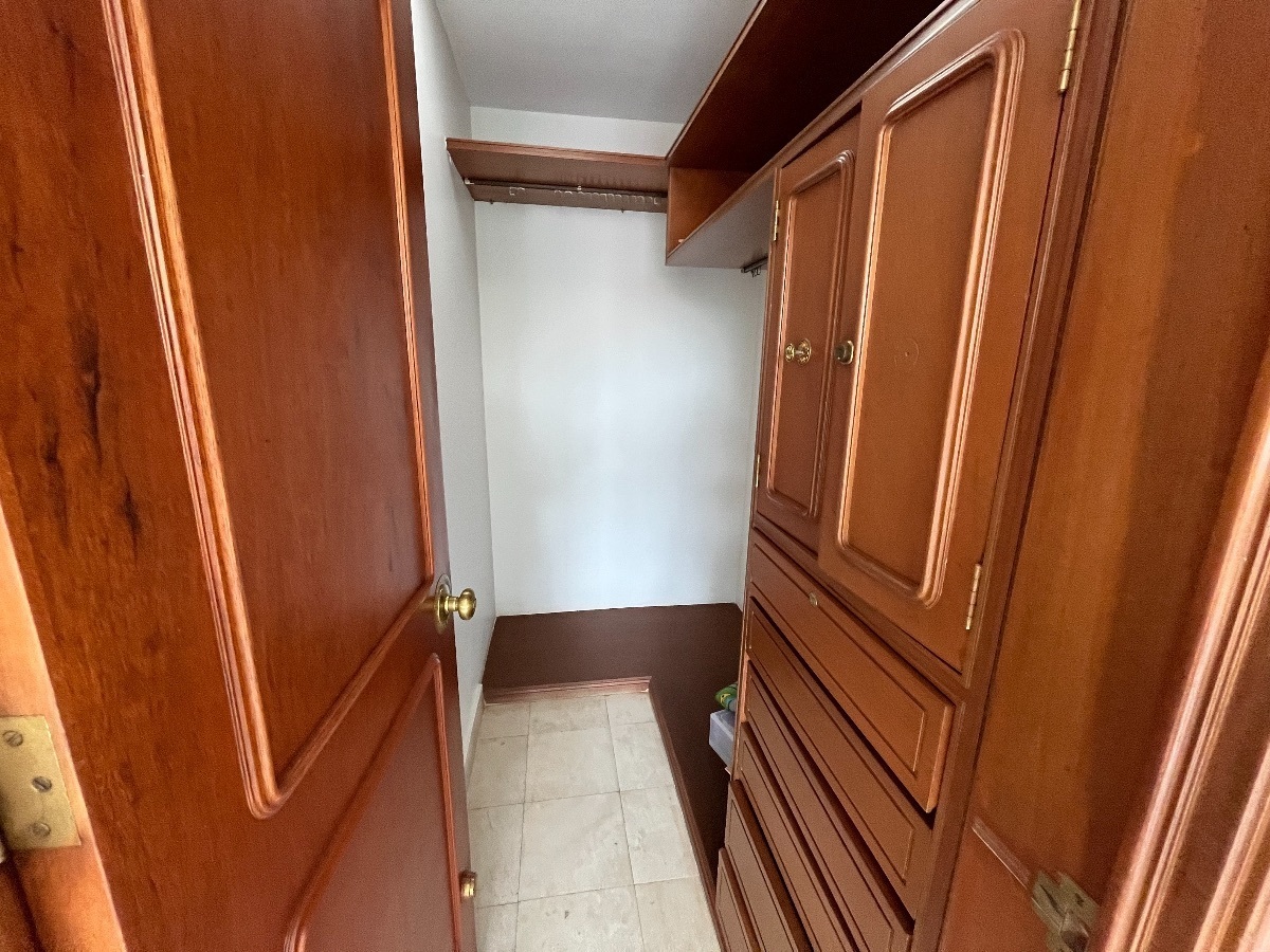 24 de 40: Walk in closet de rec 2