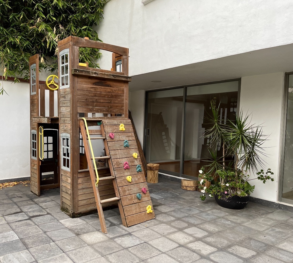 32 de 40: Area de juegos/ terraza