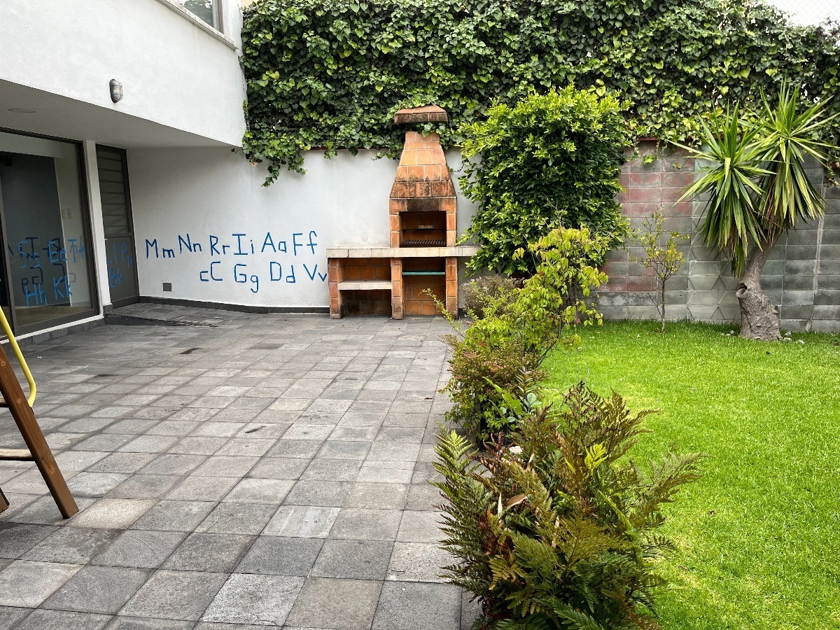 33 de 40: Terraza con asador