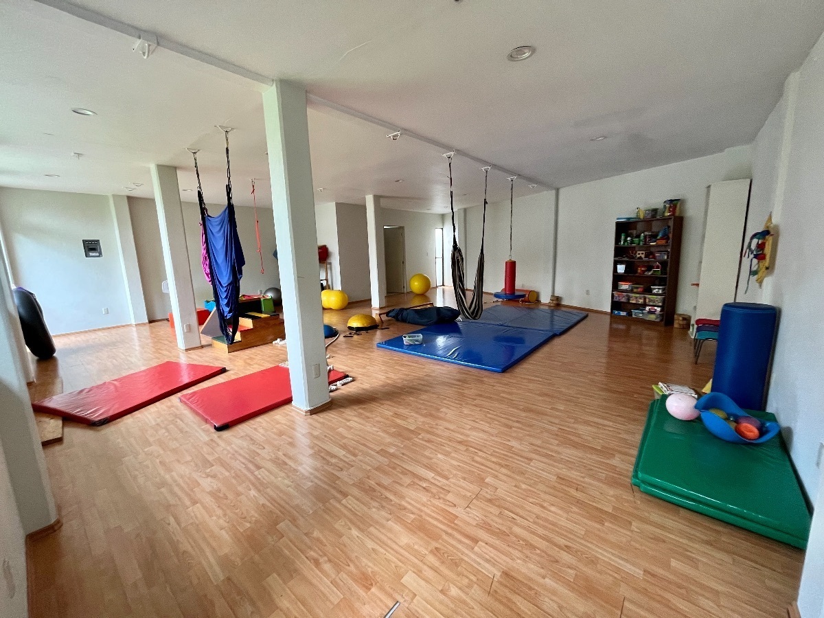 34 de 40: Salón de juegos, reuniones