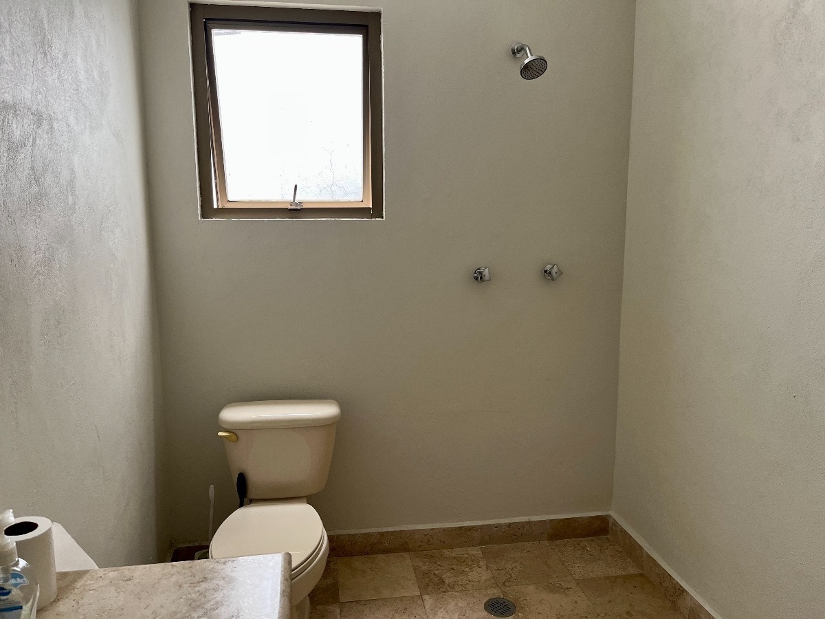 36 de 40: Baño del Salón  de juegos