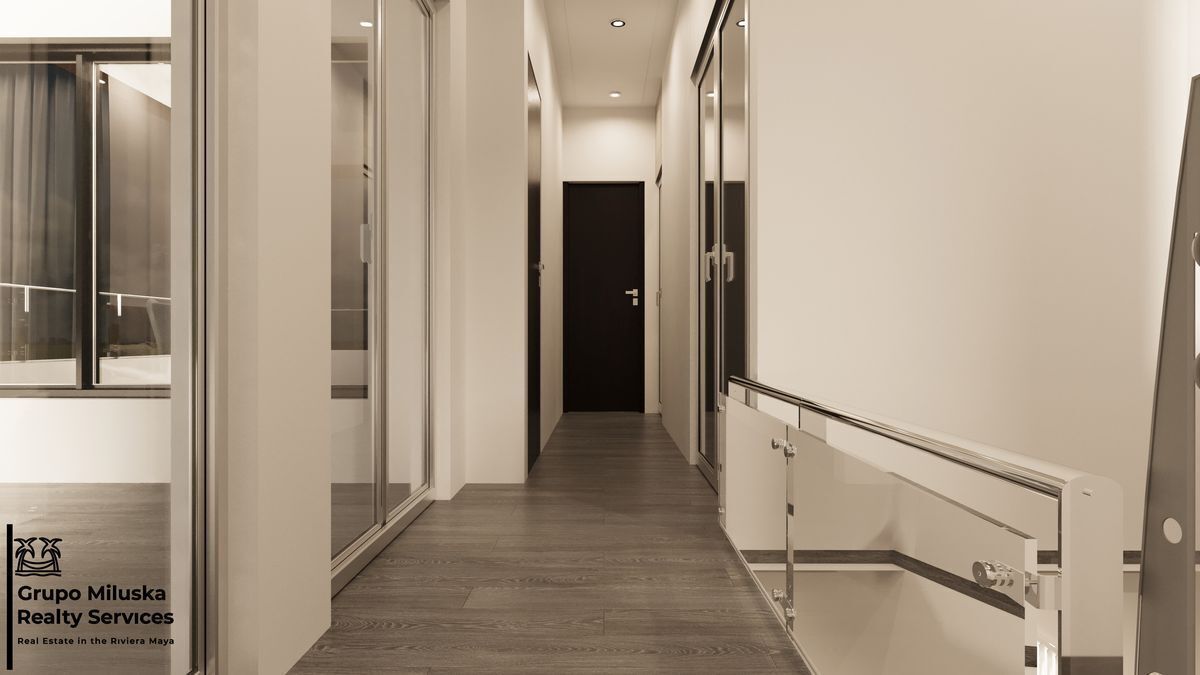 10 de 37: Second floor hallway