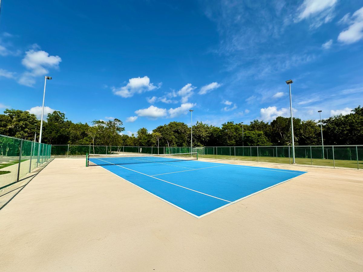 31 de 44: Tennis court