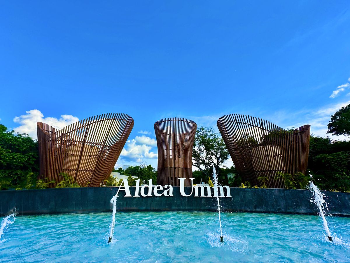 26 de 44: Main entrance
