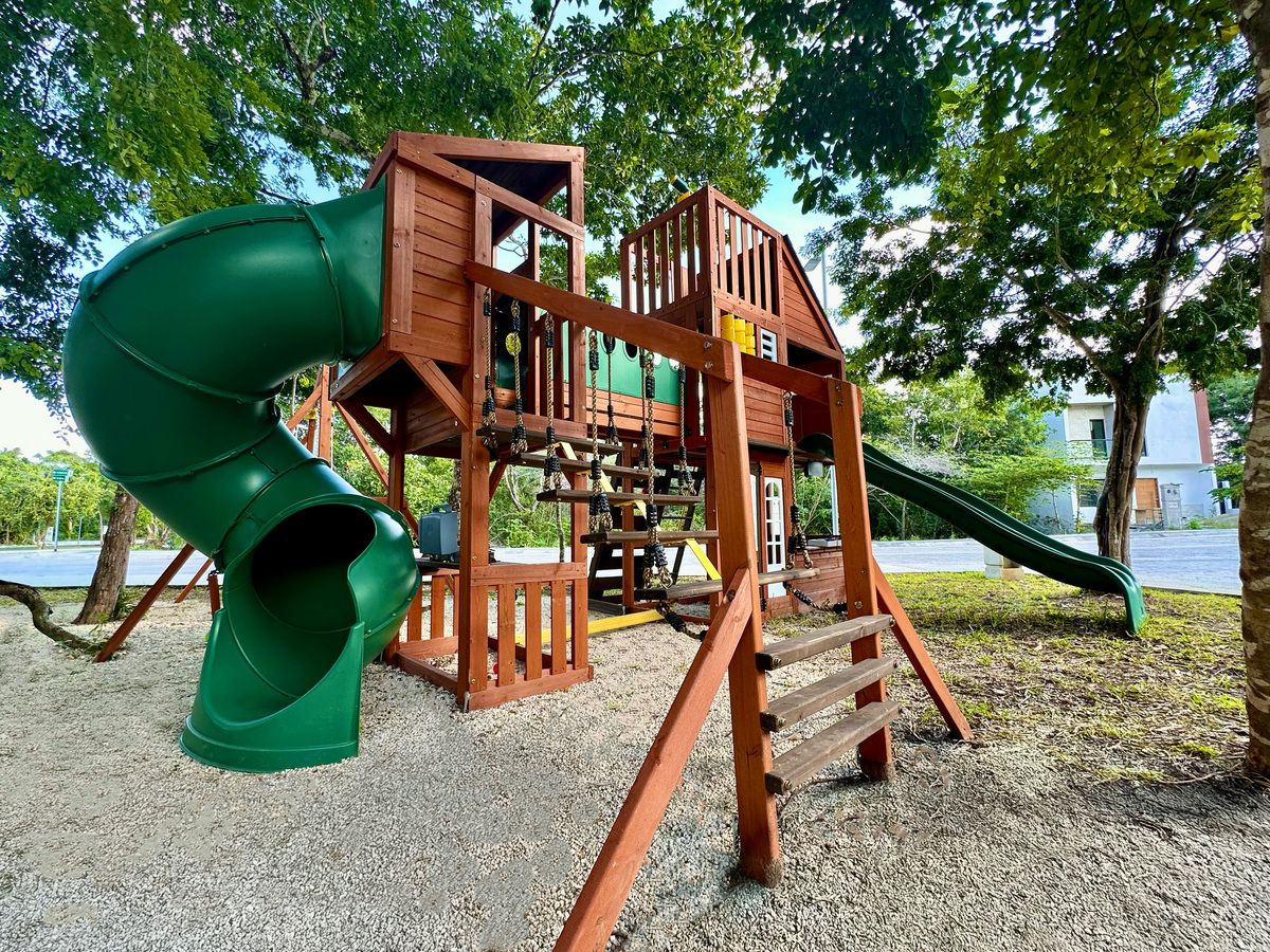 41 de 44: Children's park