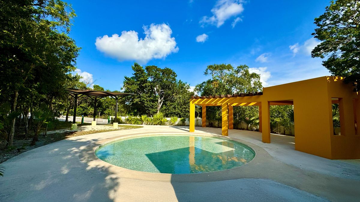 40 de 44: Children's pool