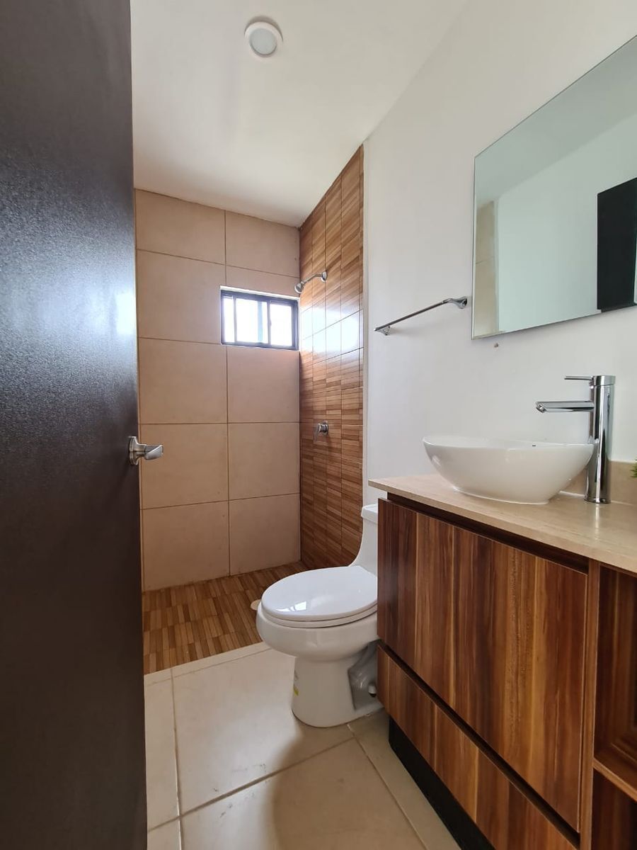 1 de 24: Baño casa condominio en venta Conkal Mérida