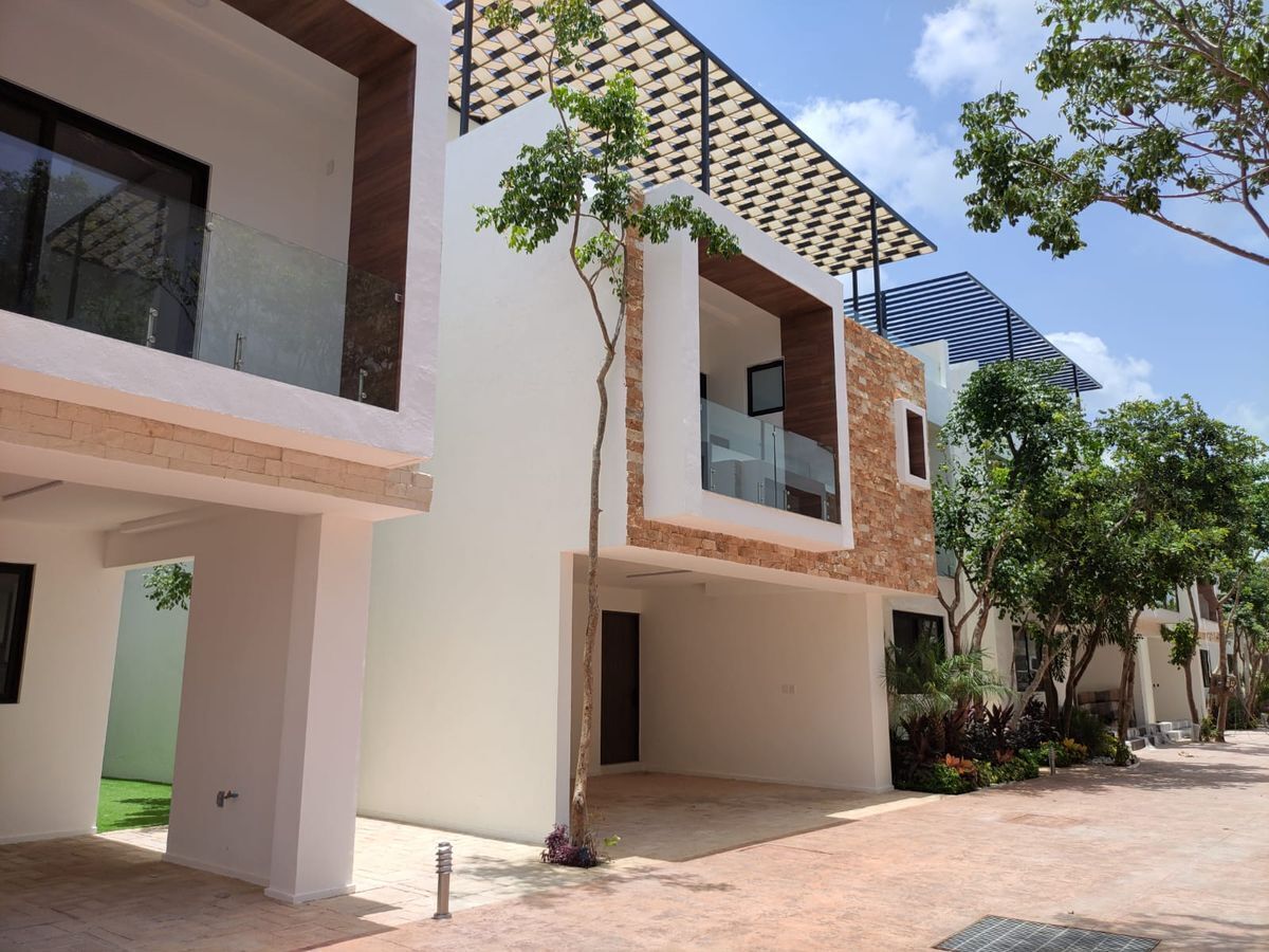 2 de 46: Casa condominio en venta Temozón Norte Mérida