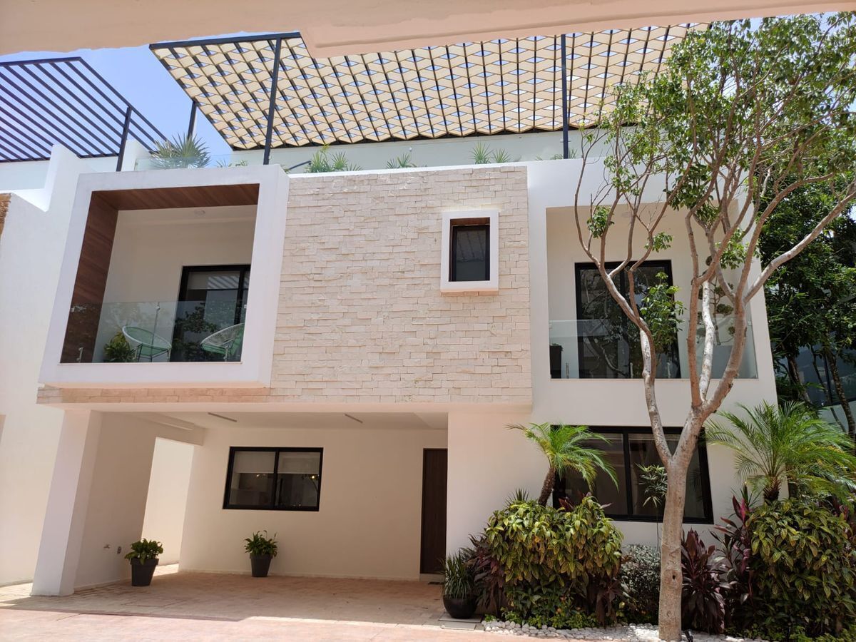 3 de 46: Fachada casa condominio en venta Temozón Norte Mérida