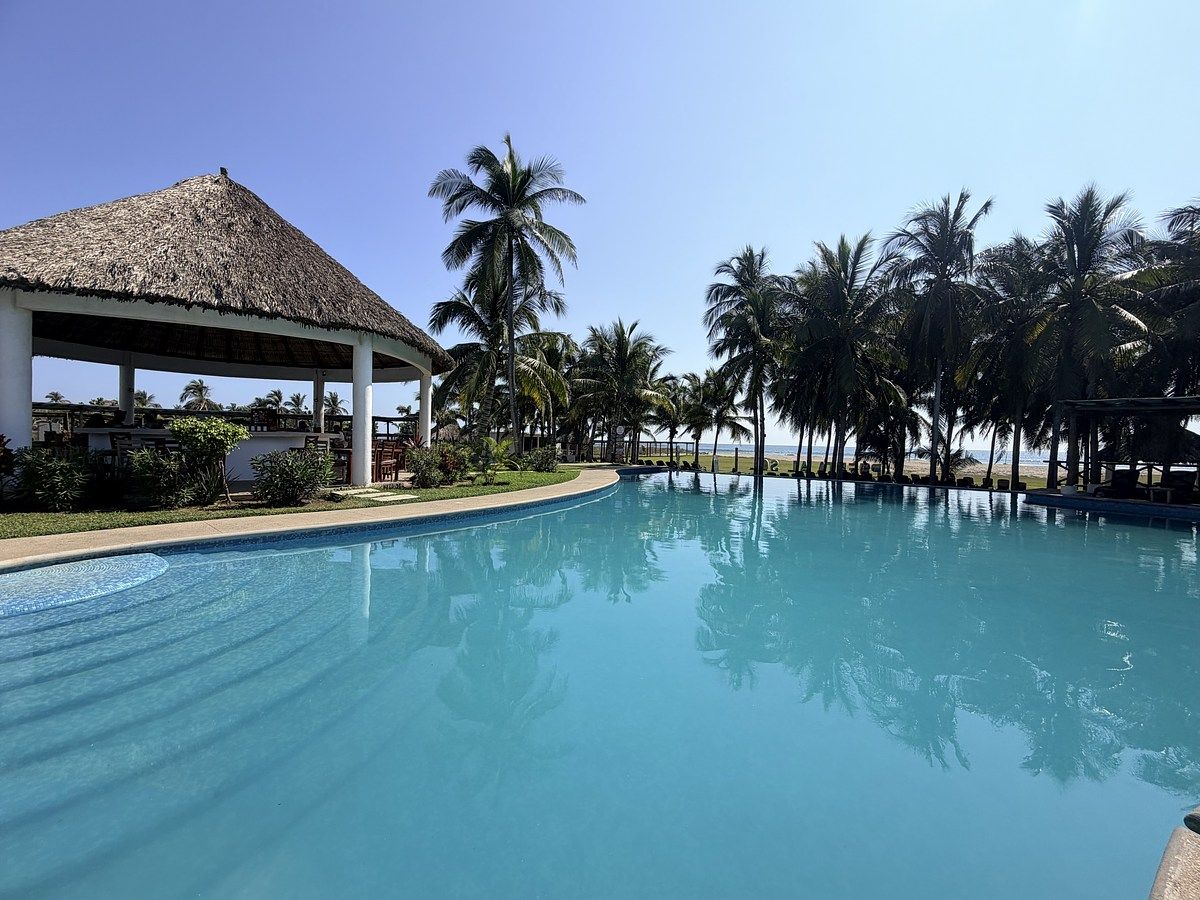 31 de 46: Albercas gigantes en Beach Club